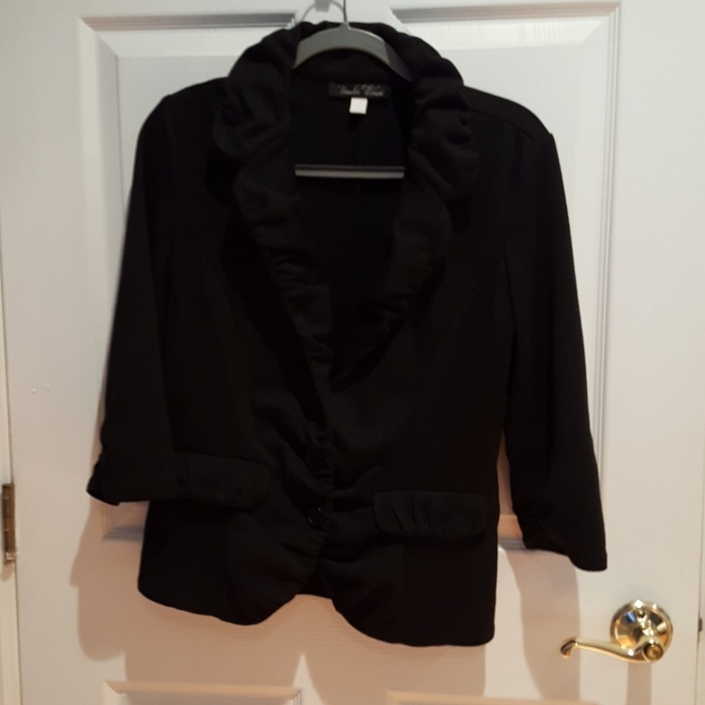 Ruffled collar knit blazer